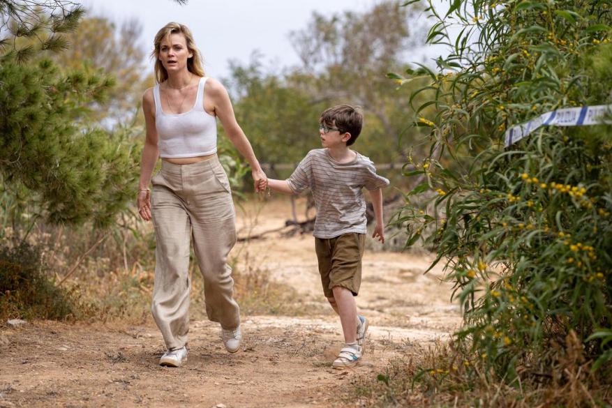 Jenny Revealed Herself To Be Coralgirl And Killed Izzy, Although She Claimed Her Fall Was An Accident After She Led Danny To The Edge Of A Cliff As She Was Unraveling.