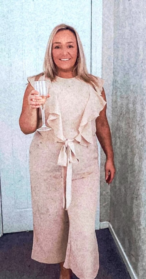 Lindsey Was Celebrating Friend Julie Jackson'S Birthday When She Lost Her Balance While Trying To Get Her Jacket.