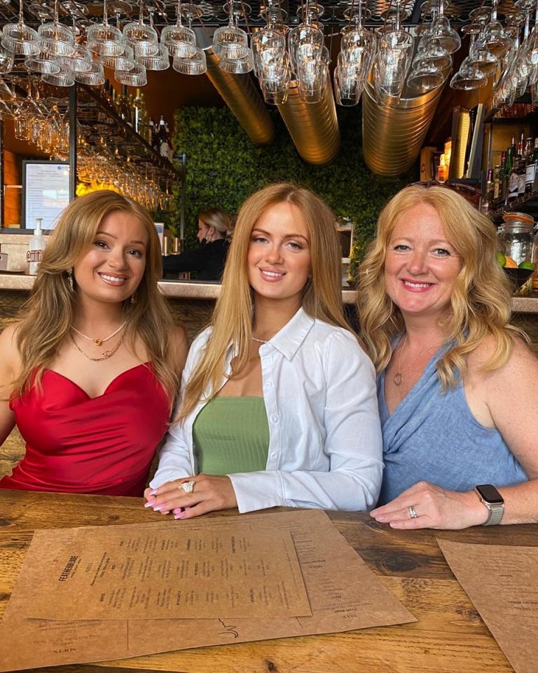 Maisie Smith Of Eastenders (Center) Poses With Her Mother Julie And Her Sister Scarlett.
